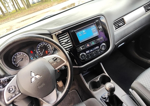 Mitsubishi Outlander cena 52900 przebieg: 141000, rok produkcji 2015 z Racibórz małe 254